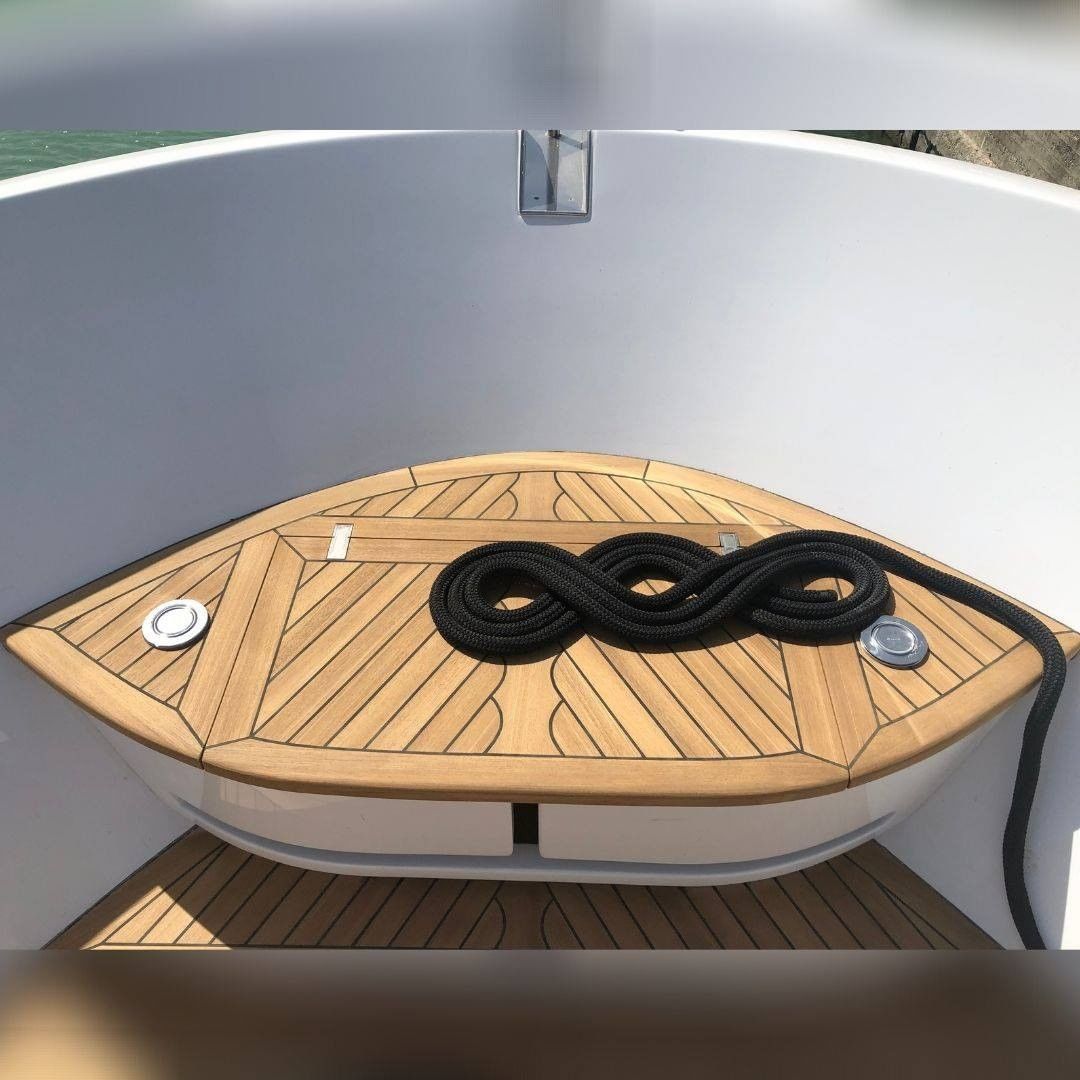 Lavorazione particolare con resca su portacime di prua.